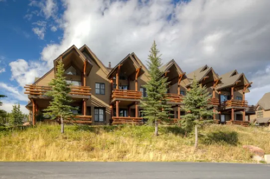 Ski in/out =more ski time ~Private HotTub ~Amazing Views ~at SaddleRidge A2