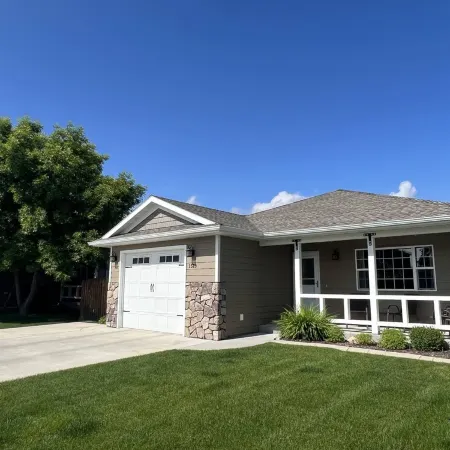 Cozy Cody cul-de-sac home! Sleeps 6.