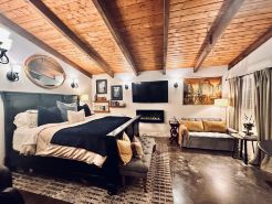 Petaluma Wine Country relaxing get away w/salt water pool/ spa close to downtown