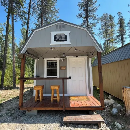 Casita 2, Tiny Home in Wood Area, 1 Mile From Glacier Entrance- 2 Guests