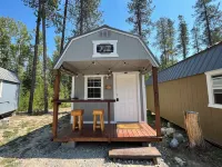 Casita 2, Tiny Home in Wood Area, 1 Mile From Glacier Entrance- 2 Guests - Feriehus