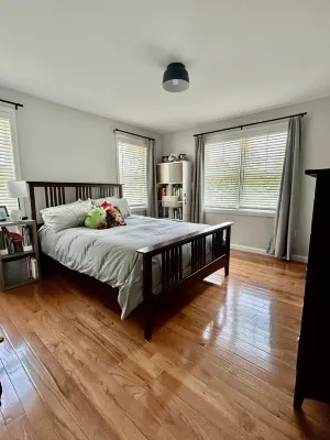 New, Spacious & Comfortable Home-Minutes to Newport & beaches. Walk to water.