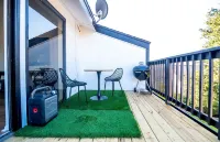 Lake View. Private deck. New Interior. Walk 2 Lake