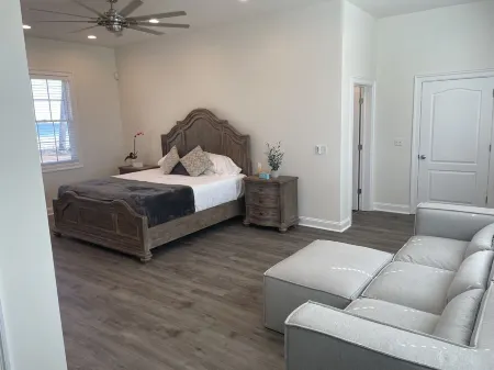 BAYHAMAS✌️❤️ Beachfront Private 3 Bedroom Home White Stone-Sauna-Dock