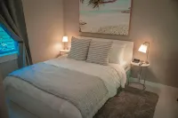 Modern & Chic Condo Prime Location Run by Owners