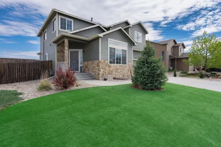 Family-sized Scandinavia Colorado Retreat - 6BR & Hot Tub. Отели в г. Колорадо-Спрингс