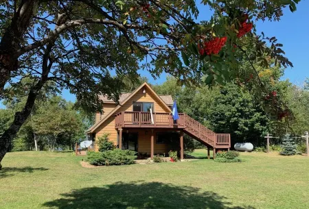 Perfect Grand Marais Get-Away! Pictured Rocks, snowmobile trails, beaches, etc