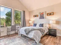 NEW Listing - Modern Mountain Family Retreat, Golf course, Trails, Skiing++