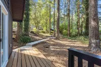 FREE Hot Tub Use + LV 2 EV Charging! Cozy Cabin - 5 min from Belfair State Park