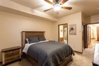 Luxury Condo with Hot Tub, Pool, & Private Patio in the Heart of Winter Park!