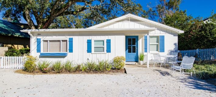 Fairhope Downtown Cottage Sleeps 10  "Walk to Town" Lots of Parking and Garage Hotels in Baldwin County