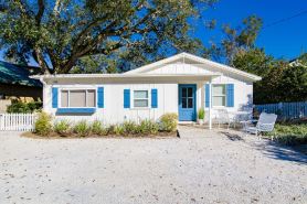 Fairhope Downtown Cottage Sleeps 10  "Walk to Town" Lots of Parking and Garage
