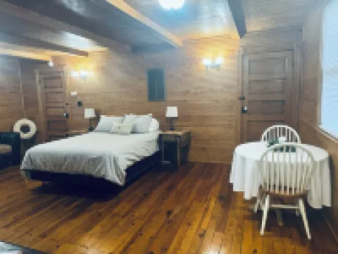 Cozy studio rental situated between Bedford and Lynchburg Virginia Hotels in Campbell County