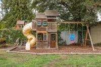 A Mountain View Retreat with pool, hot tub and more...