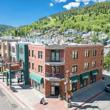 Best Location on Historic Main St, Steps Away from Town Lift!