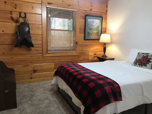 Riverfront Cabin in Horse Country