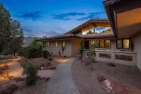 Sedona Elephant Rk Sunrise with Epic and Redrock Views, Hot Spa, Ev 220, Game Rm Hotels near Chapel of the Holy Cross