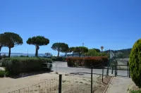 apartment with sea view, direct access to the beach, Hotels in Bormes-les-Mimosas