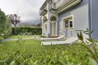 Luxurious Residence in Central Location a Few Steps from the Lake with AC and WIFI Hoteles en Toscolano-Maderno