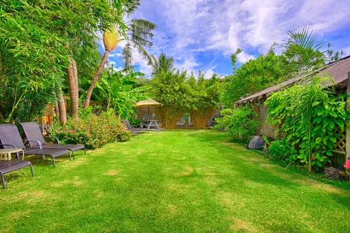Tropical Garden Family Home & Penthouse - Sleeps 8 Walk to Beach, BBQ, Hot Tub