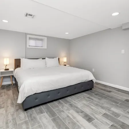 FREE Parking Modern Duplex King Beds near EWR& NYC