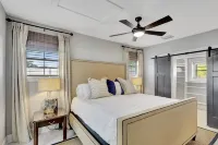 Hobe Sound Retreat - Bike 2 Beach - Brand NEW - Classic Palm Beach Coastal Decor