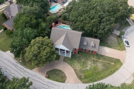 Kid-Friendly Backyard, Pool & Game Room – Ideal for Families & Lg Grp - Slps 15