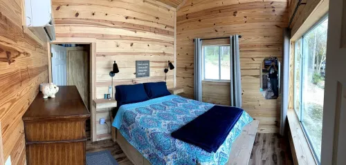 Secluded Cabin 2 directly on Houston County Lake