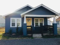 Beautifully remodeled Bungalow steps away from Historic Route 66 and SNU
