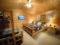 Cozy cabin style house/Hot Tub/Free Wi-Fi/Pets are welcome/RV Hookup Hotels near LaPine State Park