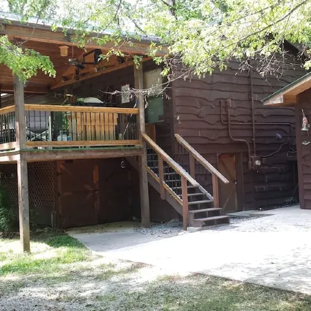 Wild Bills Riverfront Escape - Garden hot tub