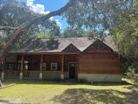 Charming 3 Bedroom, 2 Bath Custom Built Log Cabin in Ocala National Forest.