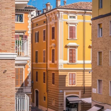 [AN EXCLUSIVE OVERLOOK IN THE HEART OF MODENA] SWING ON THE SQUARE