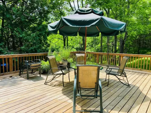 Pet-friendly, private, refuge. Monthly renters welcome. No extra fees.