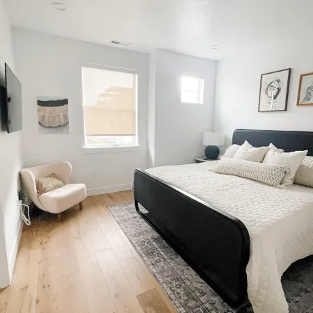 Luxury Downtown Spacious 3 bedroom New Townhome