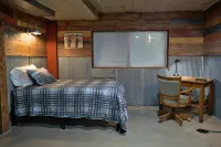 T's Fish Camp--Crappie Are Biting—Sleeps up to Six