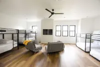 Black Ridge Villa near Sand Hollow & Zions. Sleeps 32. Private pool & hot tub. - バルコニー