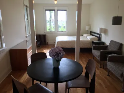 Stunning Capitol Hill View Apartment Отели в г. 