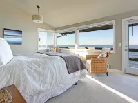 West Beach House - low bank waterfront, with 1 GB WIFI, WFH - NEW hot tub! Hotels in Oak Harbor