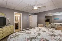 Directly on the Ocean! Beautiful Views! Free Beach Chairs and Umbrella sleeps 6 Hotels near Pensacola Beach Gulf Side Artificial Reef