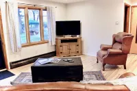 Rizen Cottage - A Cozy Montana Getaway