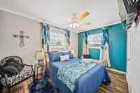 Let D's Cozy Cottage Provide a Comfortable Stay! Hotels in Big Spring