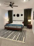Luxurious 2BR/2BA Modern Getaway in Bakersfield Albertsons 주변 호텔