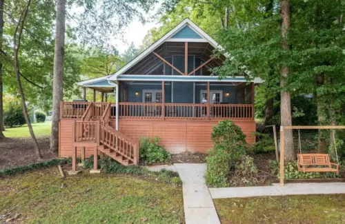 Our Happy Place with a view on Lake Sinclair