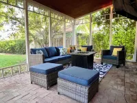 Walk Downtown, Charming 3 Br -2 King Beds, Porch, Fire Pit, Theatre, Fenced Yard