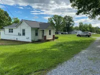 Entire House located 2 miles from Liberty University Campus.  Farm setting. - 4 stjerner