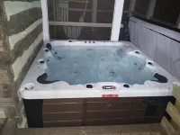 Cozy 2-bedroom cabin in charming Fawn Grove with AC, WIFI & walking trail.