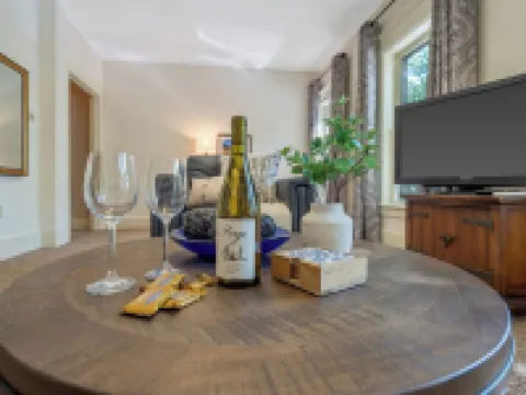 BEAUTIFUL village apt.  Walk to river, shops, eateries. Great for getaway / work Hotels in Lysander