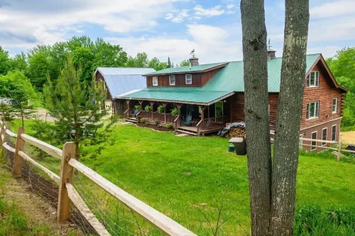 Dog Friendly Log Cabin on 10 Acres + Wood Stove, High Speed WiFi, AC!