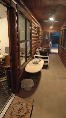 Mountainside Cabin in Medicine Park-Stunning Views-Borders Ft. Sill-Sleeps 16